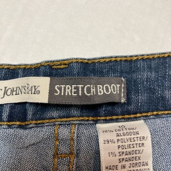 ❤️❤️SOLD❤️❤️ST.JOHN’S BAY, women’s stretch boot jeans, size 10 - Picture 4 of 7